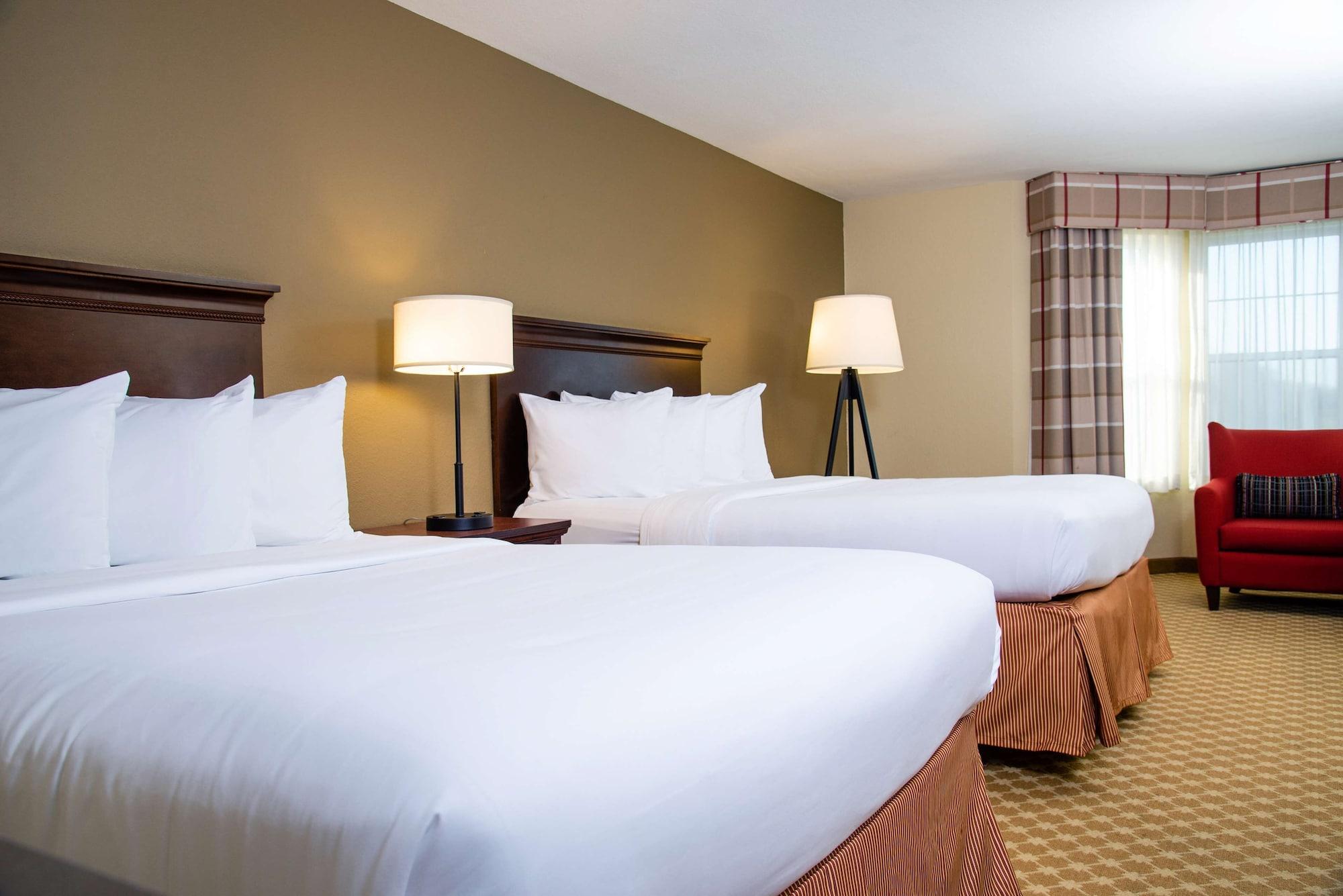 Country & By Radisson, Milwaukee West , Wi Hotel