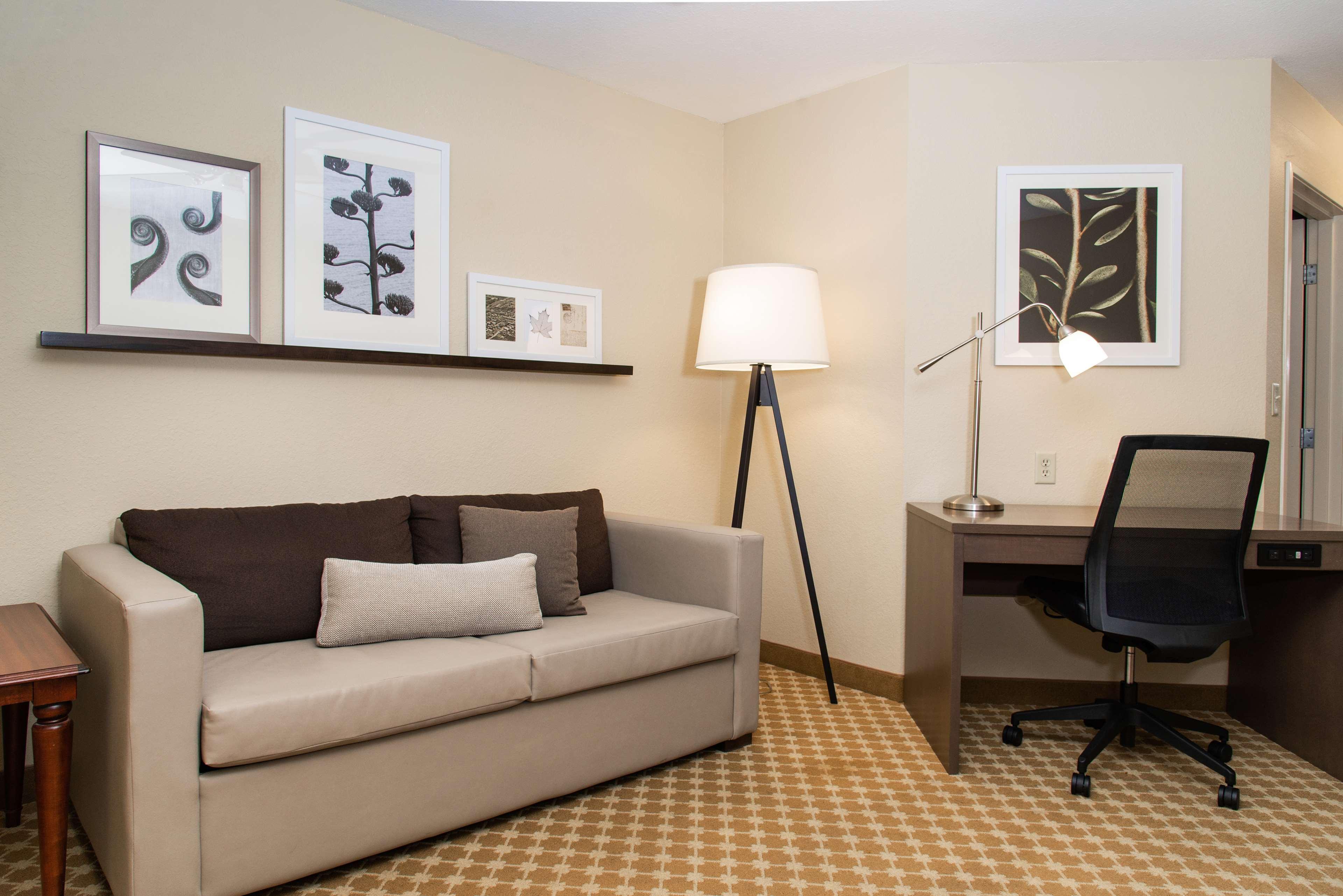 Country & By Radisson, Milwaukee West , Wi 3*