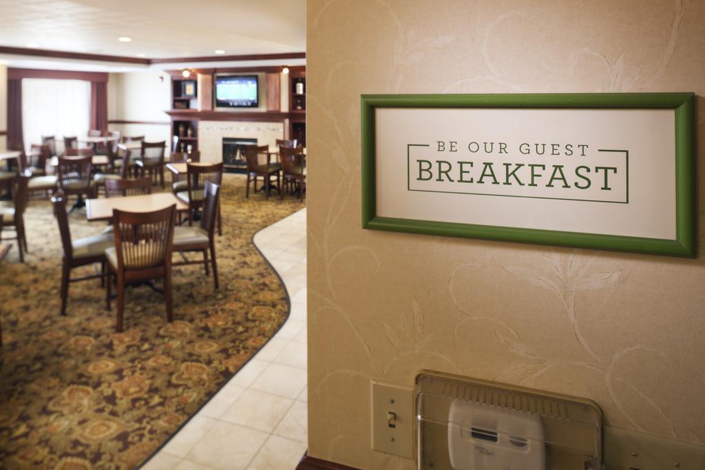 Country & By Radisson, Milwaukee West , Wi 3*