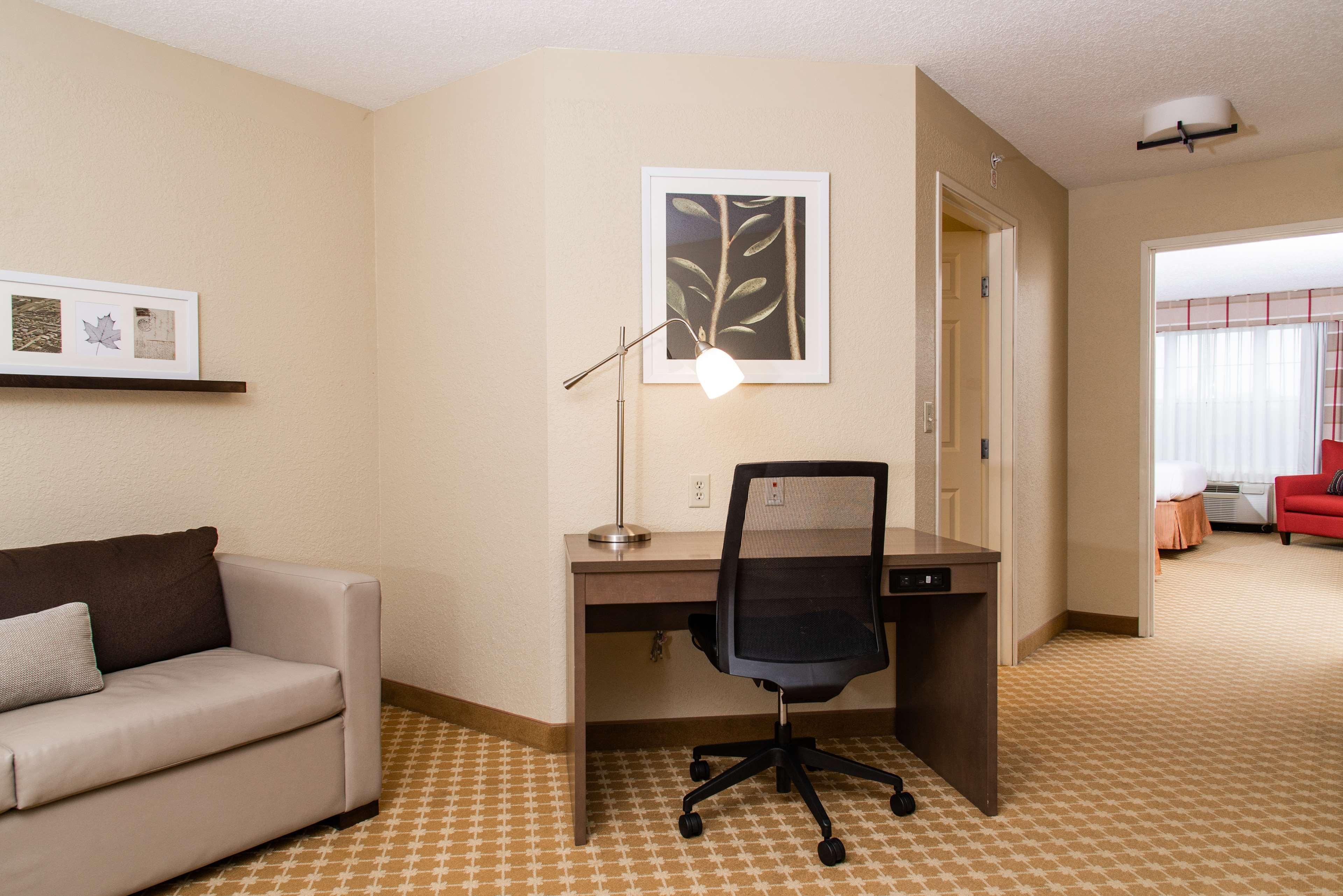 Country & By Radisson, Milwaukee West , Wi Hotel