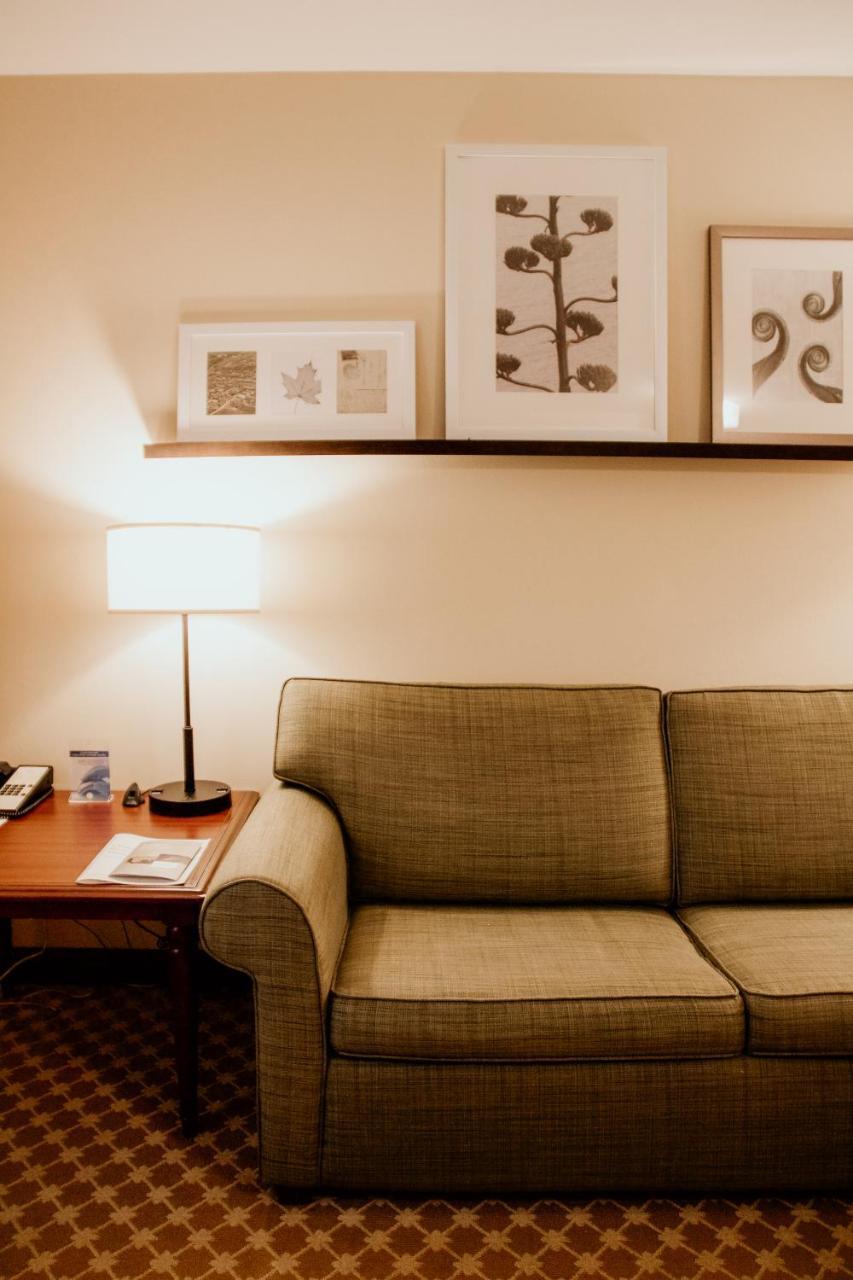 Country & By Radisson, Milwaukee West , Wi