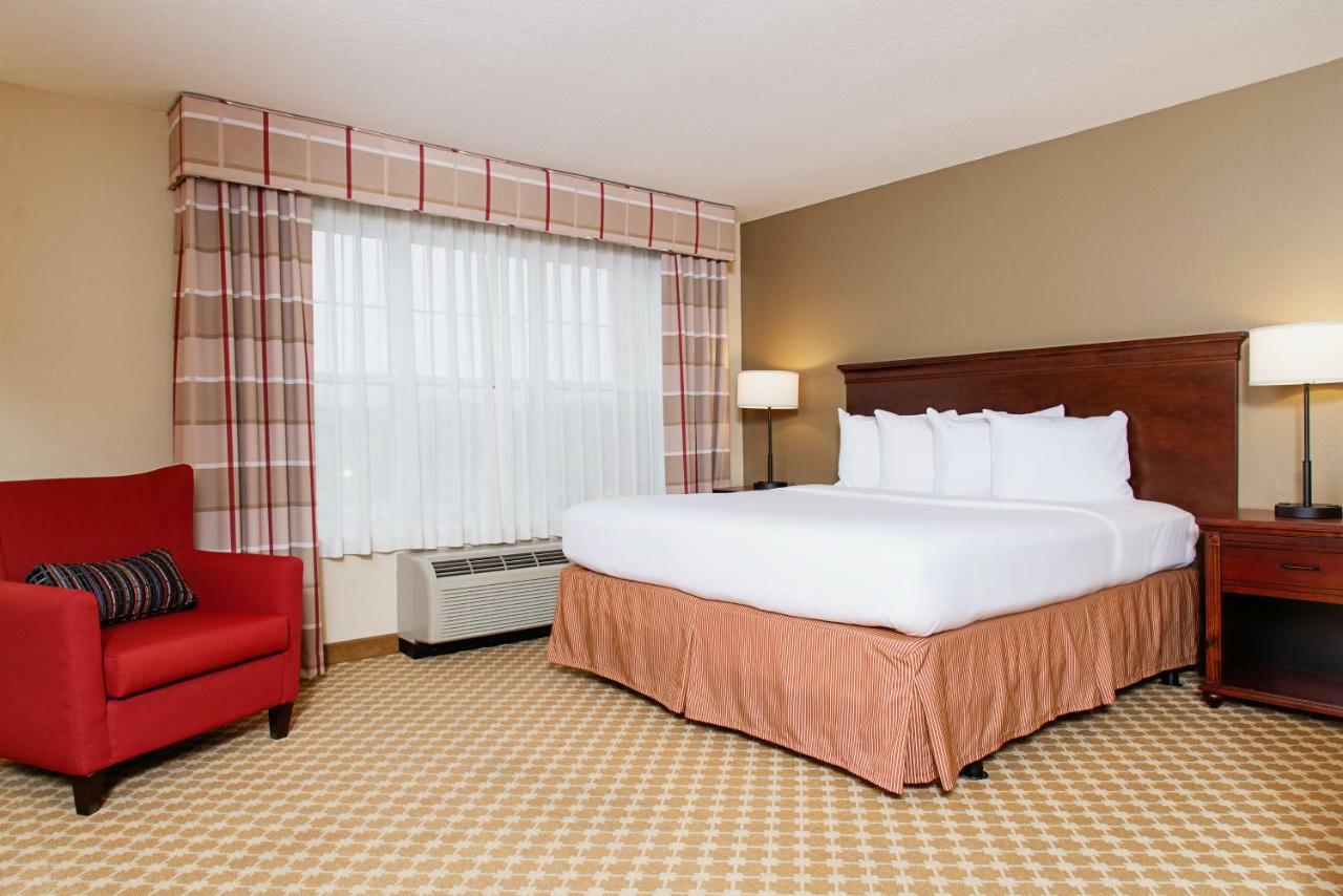 Hotel Country & By Radisson, Milwaukee West , Wi